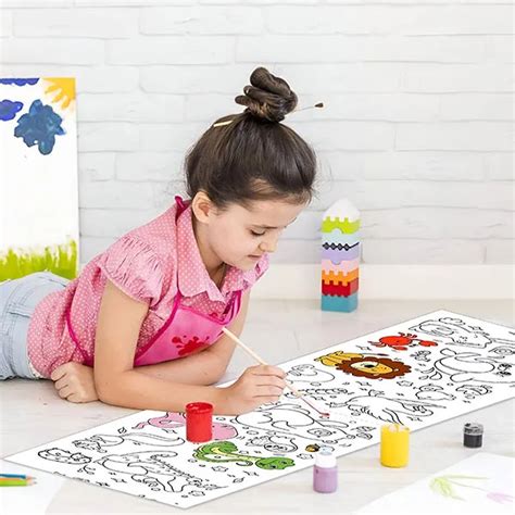Ilustrácia detí tvoriacich rôzne kreatívne diela