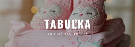 Ukážka rôznych druhov detských topánok a krstového oblečenia.