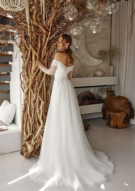 nevesta v svadobných šatách z ZOYA Wedding Center