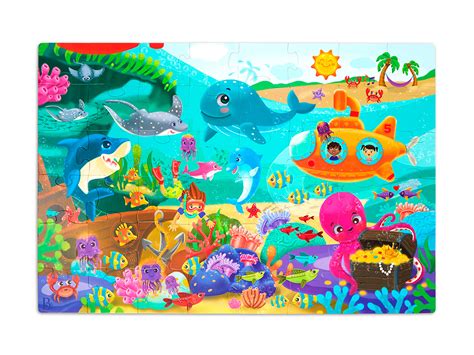 Potápač skúmajúci podmorský svet