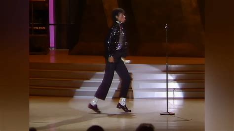 Michael Jackson predvádza Moonwalk počas vystúpenia na Motown 25