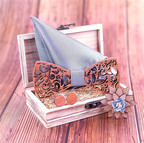 Drevené svadobné doplnky: manžety, motýlik, obrúčky