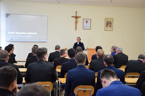 Schéma vzdelávacieho procesu a duchovnej formácie v kňazskom seminári
