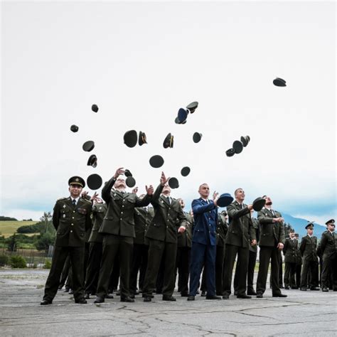 študentské fotografie Donalda Trumpa z vojenskej akadémie a univerzity