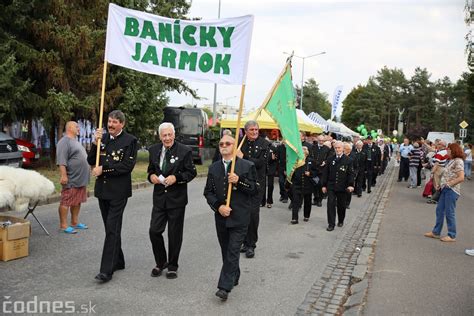 jarmok s remeselnými výrobkami a stánkami