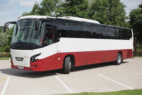 schéma interiéru luxusného autobusu s vyznačenými prvkami komfortu
