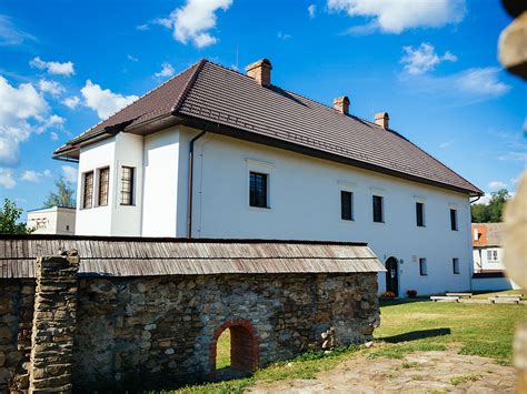 Pohľad na renesančnú architektúru kaštieľa v Radoli s charakteristickým kvádrovaním