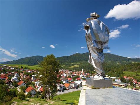 Socha Juraja Jánošíka nad Terchovou na kopci Vŕšky