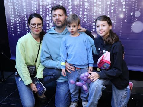 Peter Šarkan Novák s rodinou - manželkou a deťmi