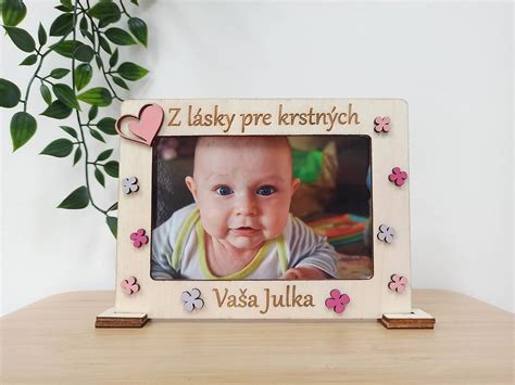 Drevený fotorámik s motívom prvého svätého prijímania s vloženou fotografiou dieťaťa