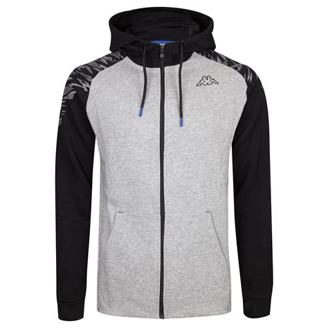 Hotová háčkovaná medvedíková mikina.