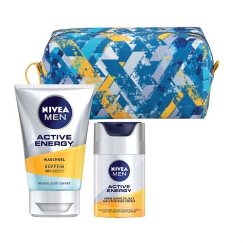 Tematické foto: Darčekový balíček NIVEA Men v tvare futbalovej lopty s produktmi starostlivosti o telo