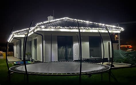 Infografika s odporúčanou dĺžkou vianočnej reťaze v závislosti od výšky stromčeka.