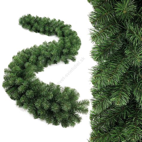 Vianočná girlanda z borovicového ihličia so zasneženým efektom