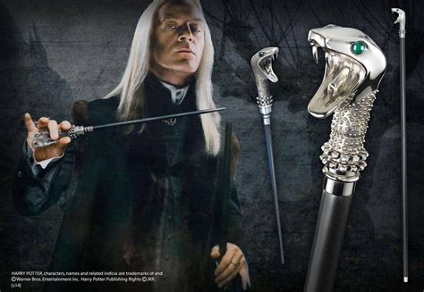 Dekorácia Malfoy Manor s figúrkami Luciusa Malfoya a Bellatrix Lestrangeovej