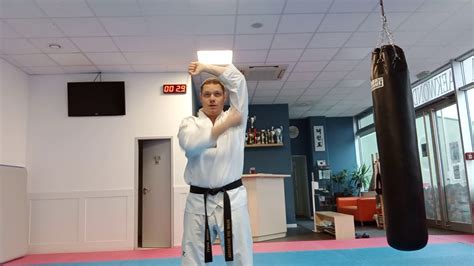 Schéma driftovacieho okruhu s vyznačenými zónami pre nácvik techník (donut, osmička, nájazd do zákruty)