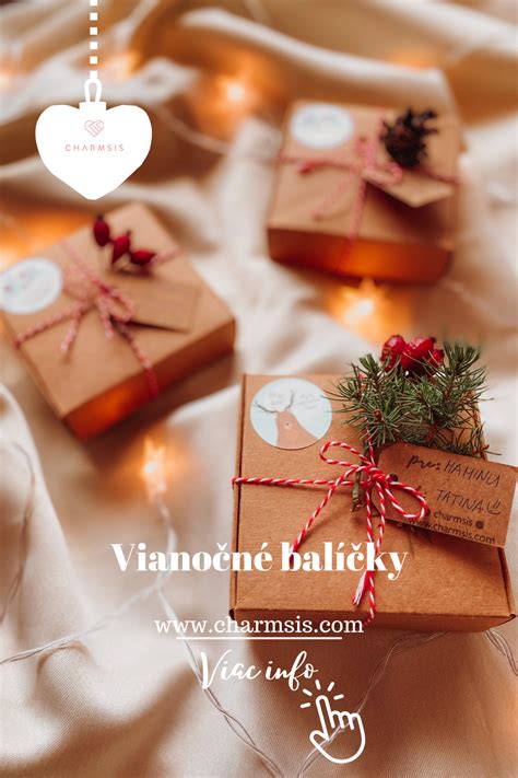 Detailná fotografia ručne vyrobenej menovky na darček s vianočným motívom