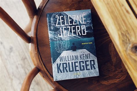 Detail obálky knihy Čierne Vianoce od Kenta Kubena v tematickom zimnom prostredí