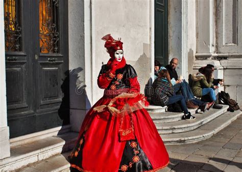 Ilustračná fotografia z plesu s maskami
