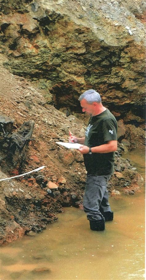 archeologické artefakty objavené v jaskyni Domica (črepy, nástroje)