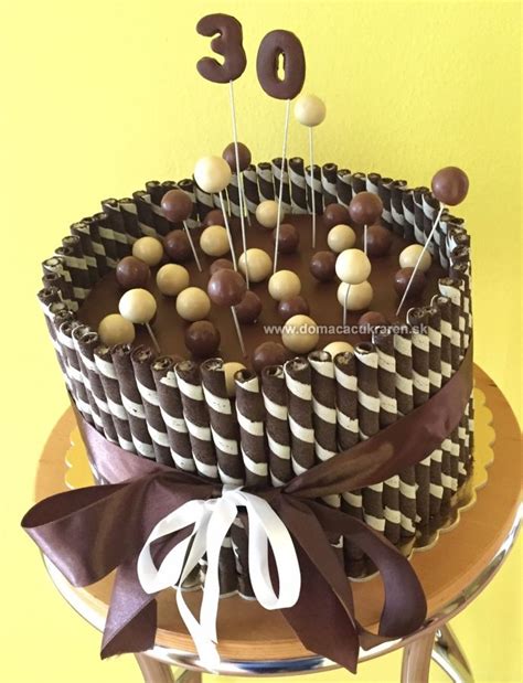 torta s motívom bagra a čokoládovými trubičkami