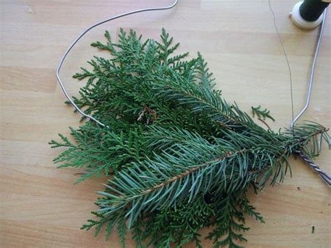 Detailne zobrazený postup upevňovania čečiny na korpus pomocou drôtu