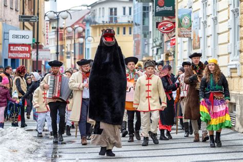 Tematické foto: Masky a sprievody počas fašiangov na Slovensku