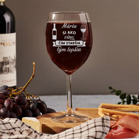 fotografia personalizovaných darčekov - gravírovaný pohár a fotokniha