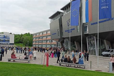 Archívna fotografia budovy Žilinskej univerzity v Žiline