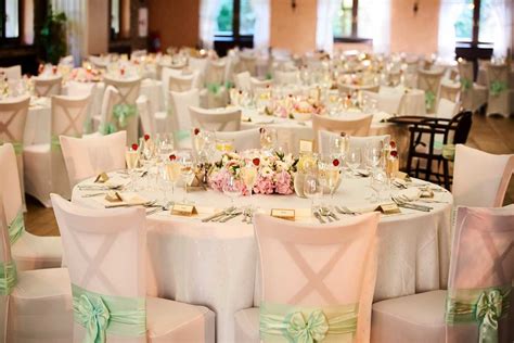 Romantická svadobná výzdoba na pláži v Grécku