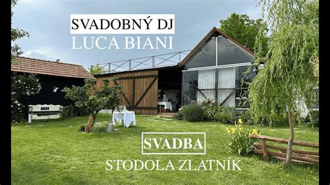 Stodola Zlatník, exteriér s jabloňovým sadom