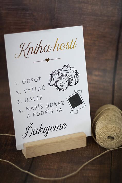 kniha hostí vo forme fotoobrazu s centrálnou fotografiou a priestorom pre priania