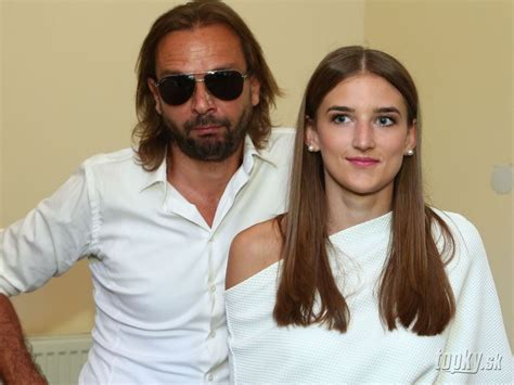 Ján Ďurovčík a Barbora Hlinková počas svadobného obradu