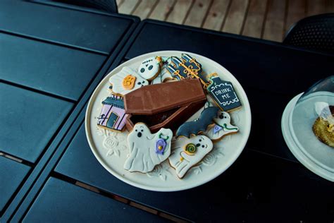 Tematické halloweenske foto so sladkosťami a dekoráciami