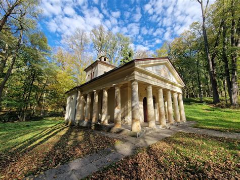 Rekonštruovaná hradná kaplnka v Budatínskom parku