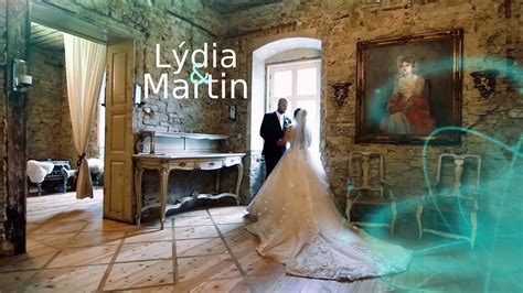 Kaštieľ Péchy s anglickým parkom a bielym svadobným stanom