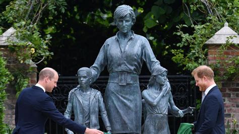 Socha princeznej Diany v Kensingtonskom paláci
