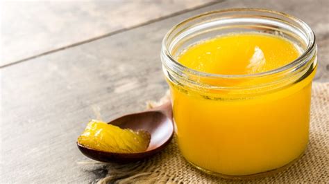 Pohár prepusteného masla (ghee)