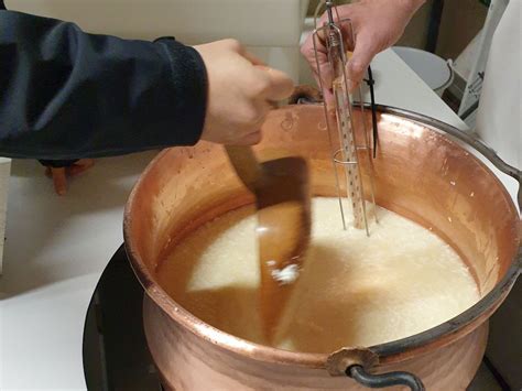 Ukážka postupu výroby papierovej gule