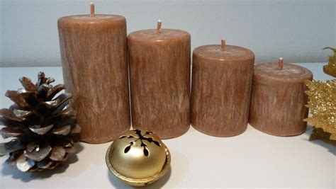 Foto rôznych typov adventných sviečok a materiálov (sójový, palmový vosk)