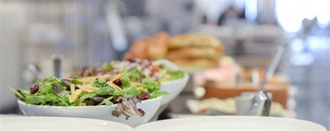 Tematické foto: Oslava narodenín s tortou a sviečkami