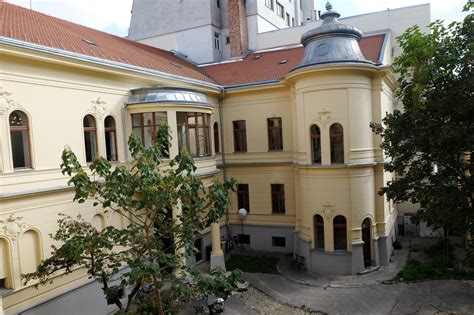 Exteriér Pistoriho paláca s popisom 