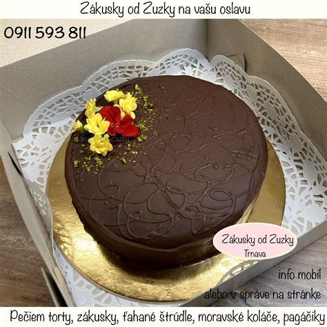 Ukážka torty s tradičnými slovenskými výšivkami