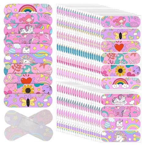 Koláž obrázkov tort s motívmi princezien, jednorožcov a populárnych filmových postavičiek.