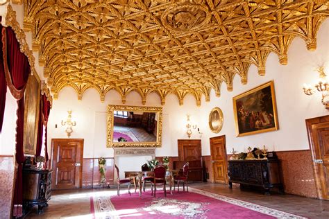 Interiér: Zlatá sála Bojnického zámku s Anjelským stropom