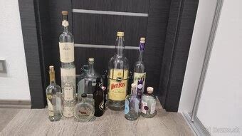 rôzne fľaše prosecca a poháre