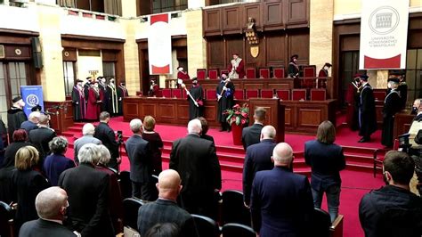 Slávnostné zhromaždenie pri príležitosti 65. výročia založenia univerzity v Nitre, historická budova a akademickí funkcionári