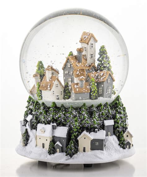 vianočná dedina so snehom a svetielkami