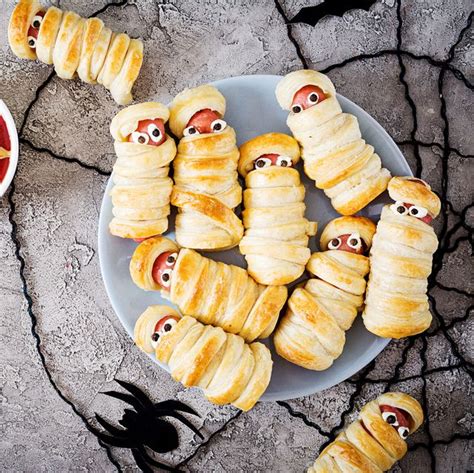 Halloweenske jedlo - párky v rožku