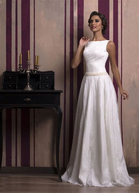 Elegantné svadobné šaty pre Váhy s jemnými líniami a symetrickým strihom